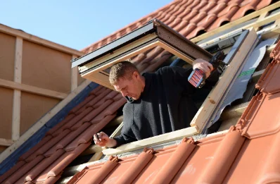 Pose de fenêtres de toit Velux à Mondrainville